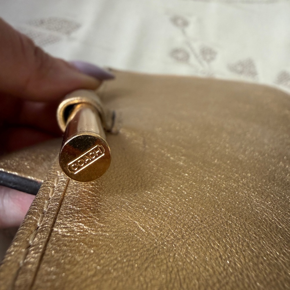 PREOWNED Coach gold leather Turnlock Agenda Wallet - Picture 7 of 12